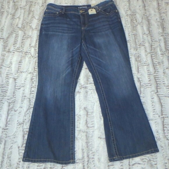 Maurices Women's Plus Mid Rise Boot Cut Jeans Medium Wash Size 18W Short New - Picture 2 of 9